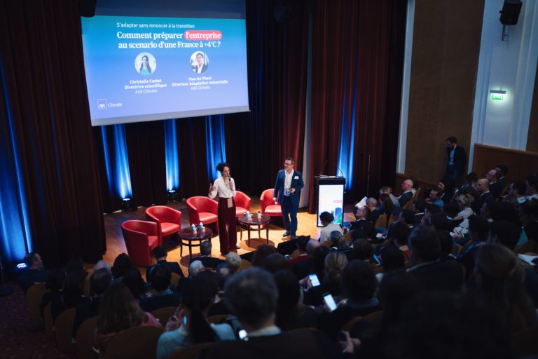 Conférence lors de l'événement S'adapter sans renoncer à la transition" organisé par AXA Climate à la Maison de la chimie à Paris. Christelle Castet prend la parole.
