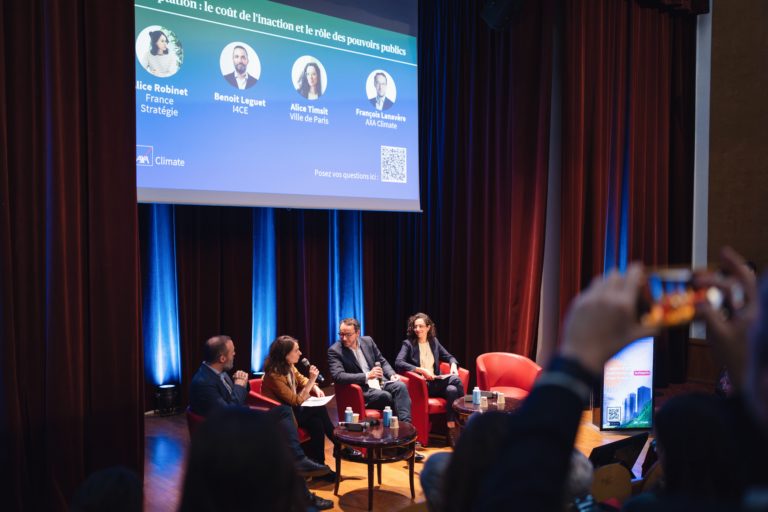 Conférence lors de l'événement S'adapter sans renoncer à la transition" organisé par AXA Climate à la Maison de la chimie à Paris. Alice Robinet prend la parole.