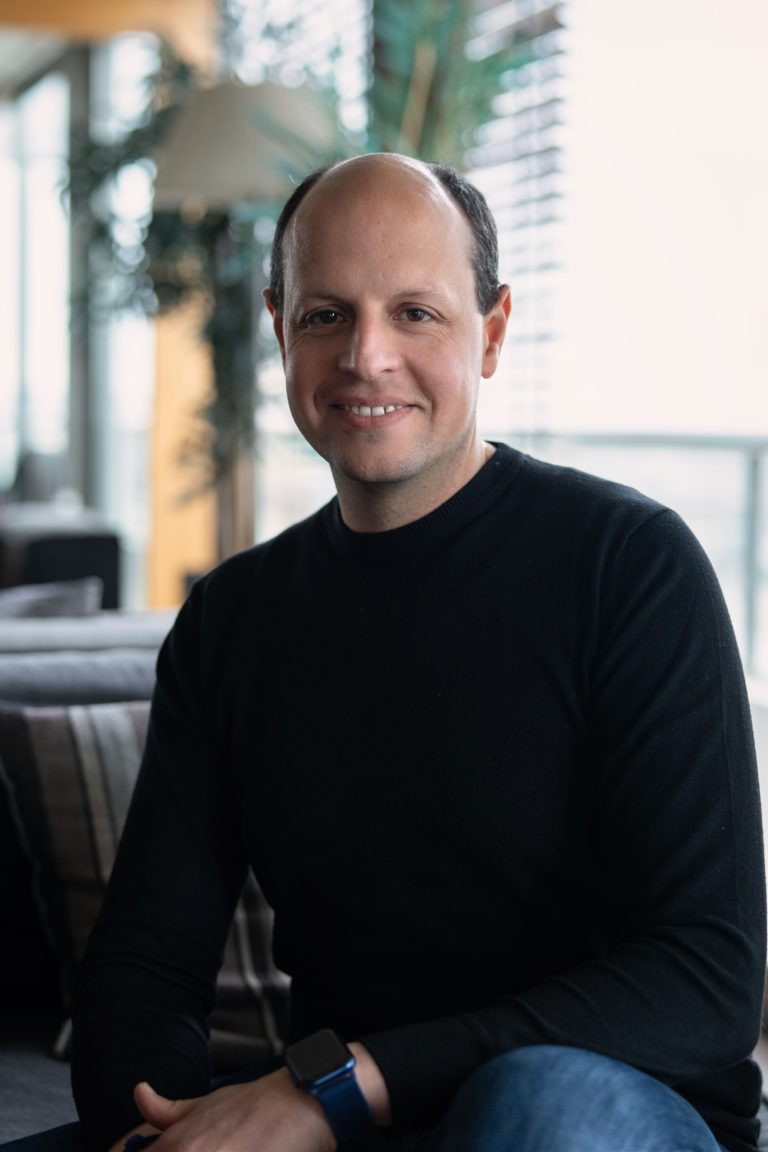 Portrait corporate d'un collaborateur d'entreprise lors d'un événement international