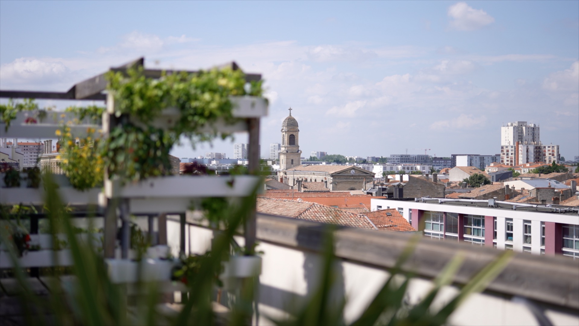 Documentaire La ville de Bordeaux, vue depuis un rooftop. Extrait d'un documentaire sur les troubles Dys.