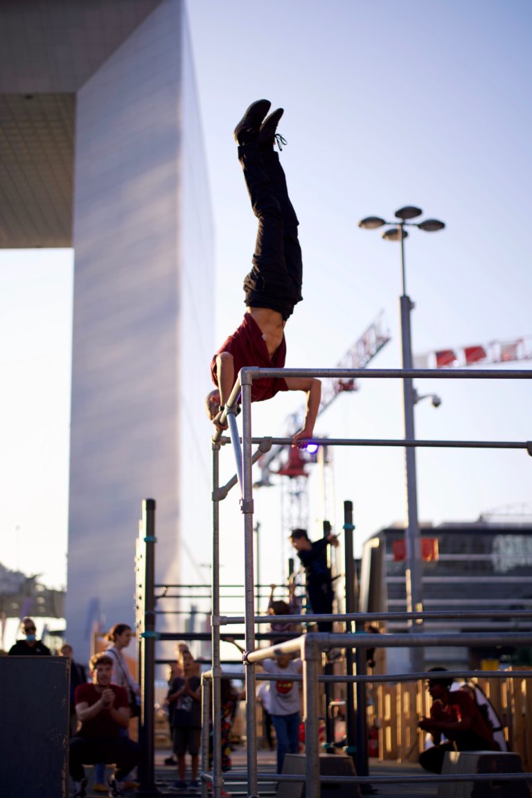 Performances sportives et artistiques lors de l'événement Urban Week sur le parvis de La Défense