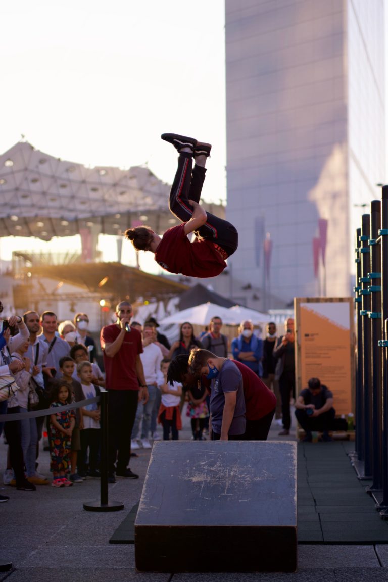 Performances sportives et artistiques lors de l'événement Urban Week sur le parvis de La Défense